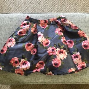Princess type skirt that comes with a top